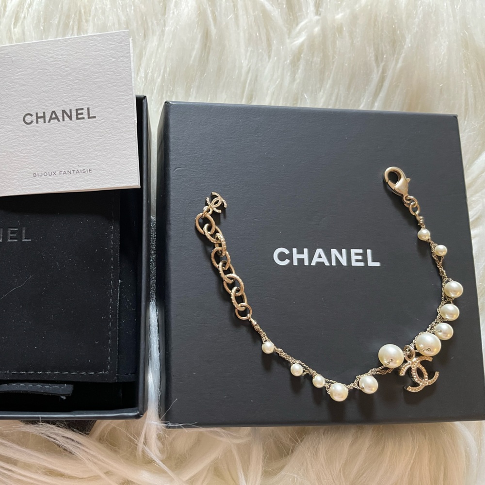 CHANEL CC Logo bracelet - Picture 4 of 7